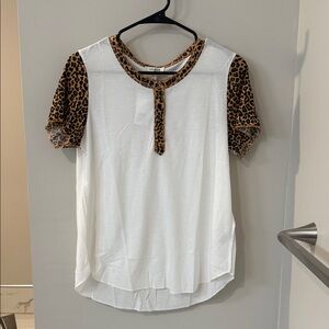 Leopard Print Sleeve White Top